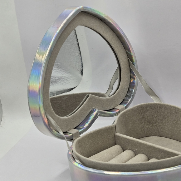 Cupcakes and Cashmere Jewelry Heart Box Organizer Holographic Silver - Picture 4 of 15